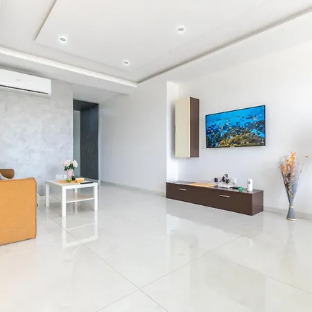 New Spacious With Amazing View Bugibba דירה *