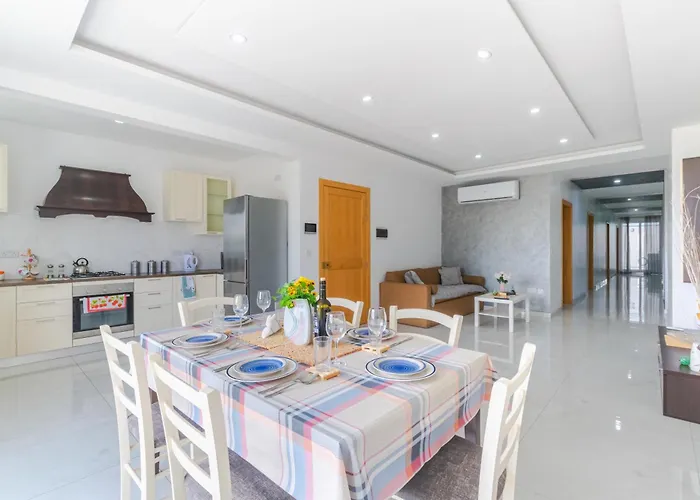 New Spacious With Amazing View Bugibba セント・ポールズ・ベイ